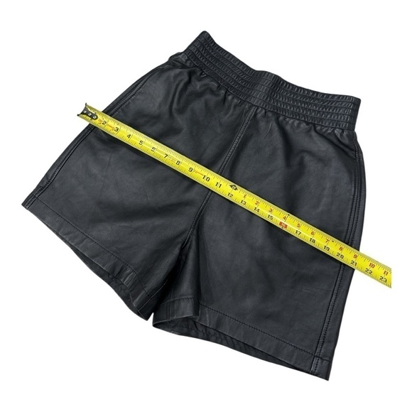 WALTER BAKER HIGH WAISTED BLACK LEATHER SHORTS
Size S new without tag - Picture 7 of 13
